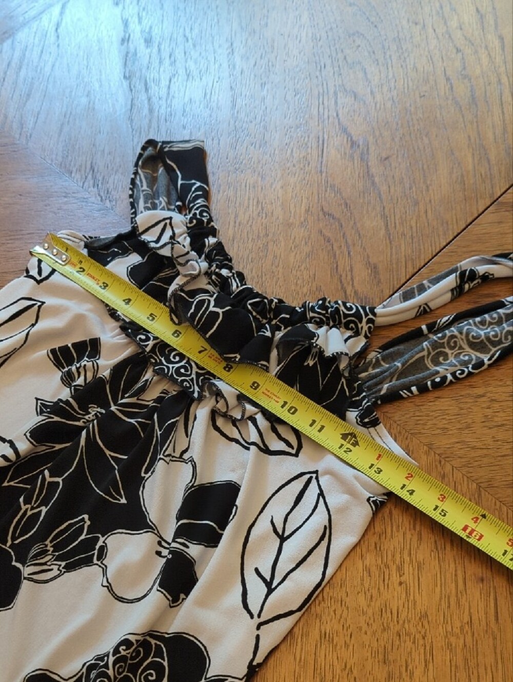 Y2K Women’s Black & White Floral Ruffle Neck Tank Top - Picture 4 of 7